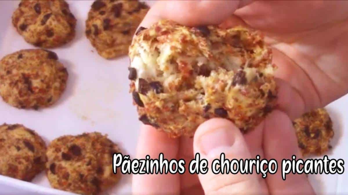 Pãozinho picante com chouriço e azeitonas