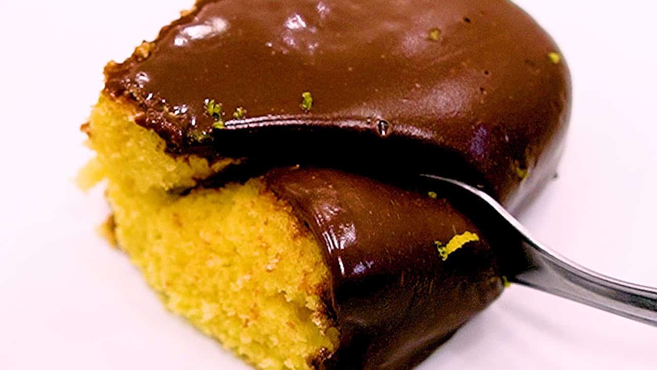 Bolo de Laranja com Cobertura de Chocolate