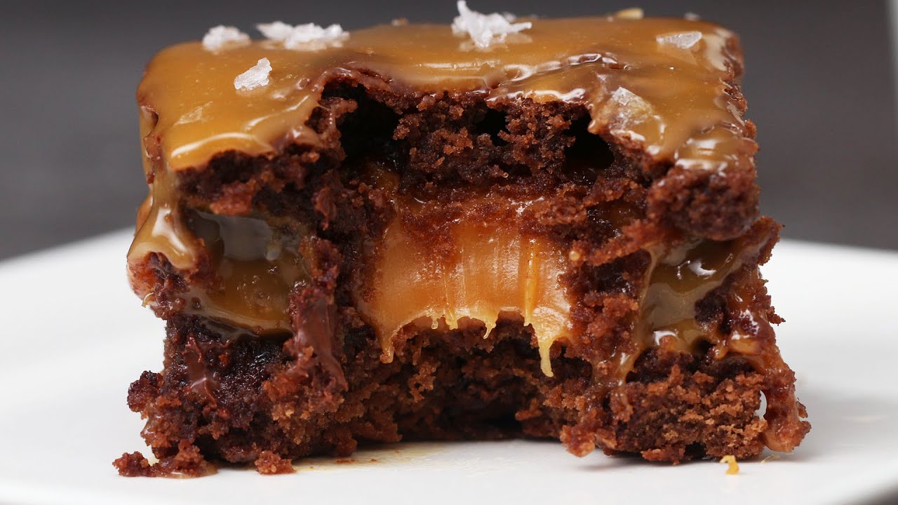 Brownie de Chocolate com Molho de Caramelo