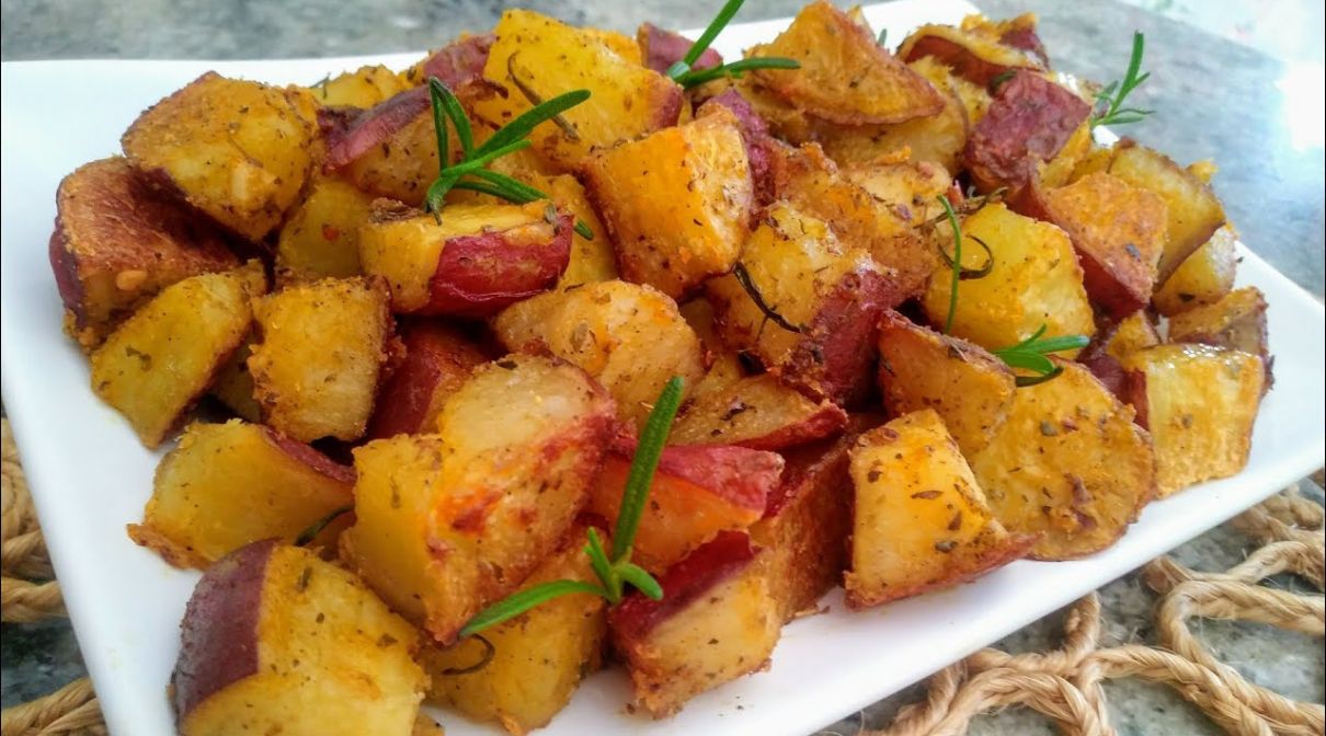 Batata-doce cubos assada com alecrim