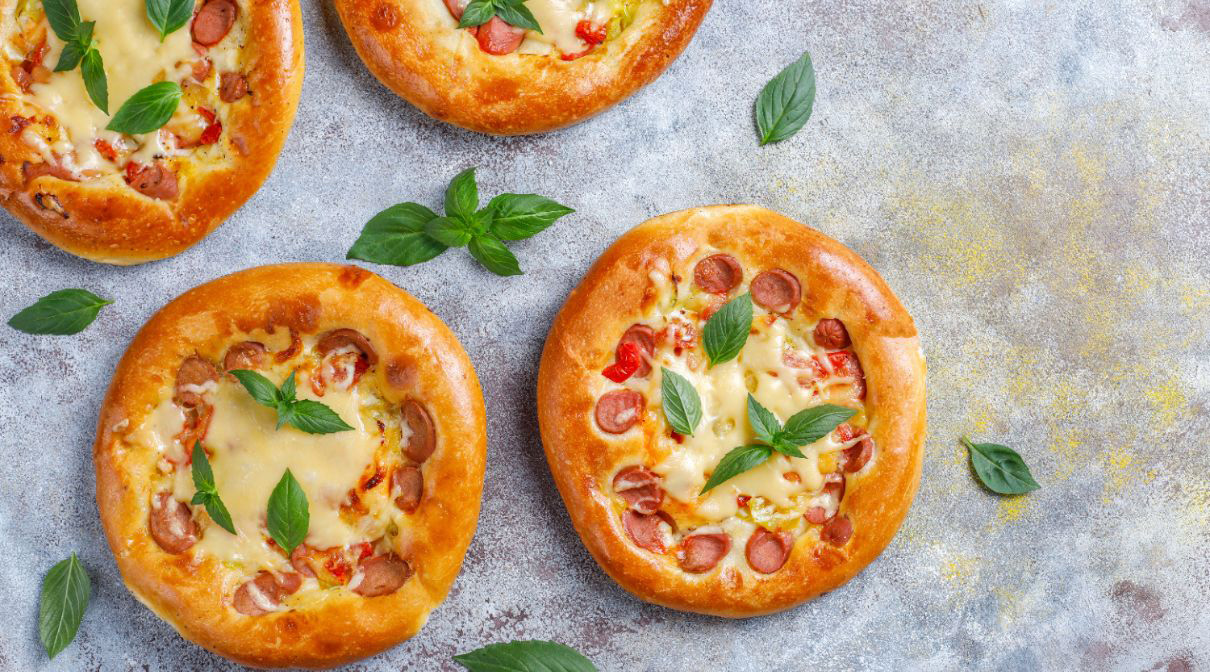 Mini quiches de queijo e fiambre