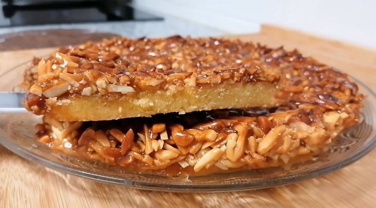 Tarte de frutas com crosta de amêndoas